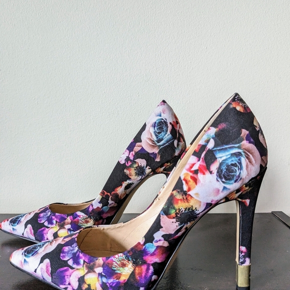 Floral Guess Heels - Picture 7 of 7